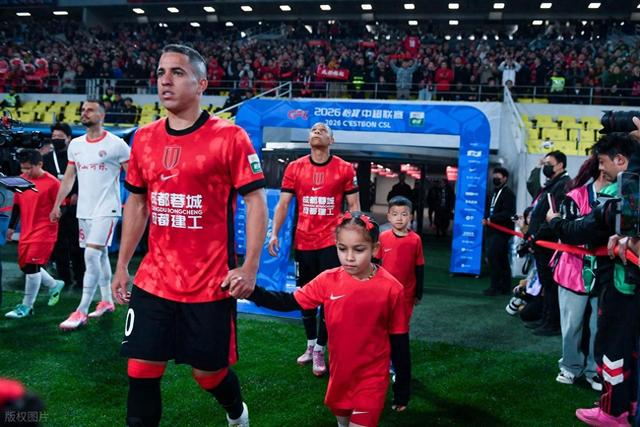 500彩票网平台-足协还在等什么？国足潜在归化大牌两场比赛1球1助攻，已会唱国歌|中超|罗慕洛|成都蓉城|青岛海牛|中国足协_新浪体育_新浪新闻